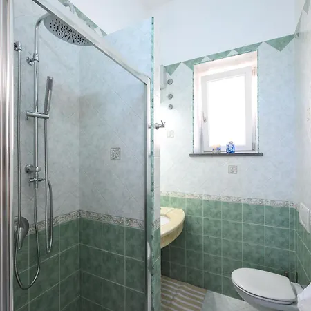 Ginestra A Con Balcone Ischia
