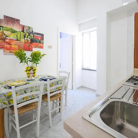 Ginestra A Con Balcone Apartamento Isquia