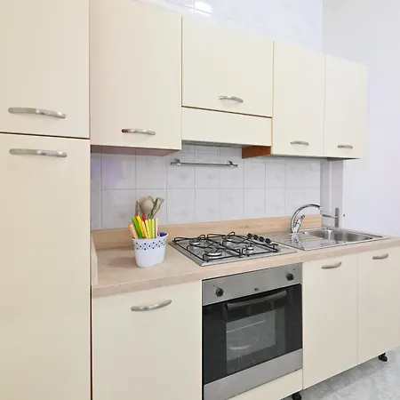 Ginestra A Con Balcone 伊斯基亚
