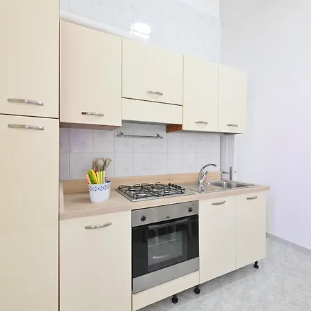 Ginestra A Con Balcone 公寓
